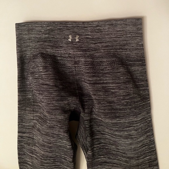 Under Armour (S) knit compression capri black/white/grey leggings - Picture 2 of 4